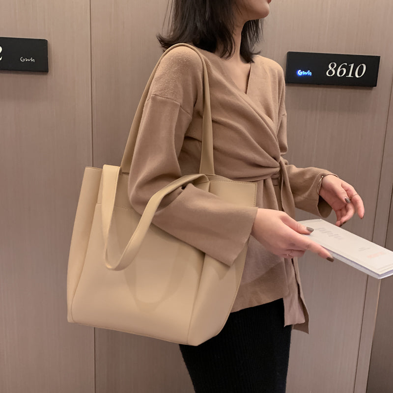 Brown Women's Leather Shoulder Bag - Classic Plain Handbag - skyjackerz