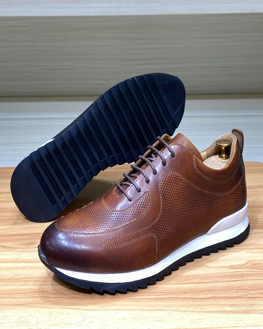 Brown / 7 Men's Leather Lace-Up Sneakers - skyjackerz